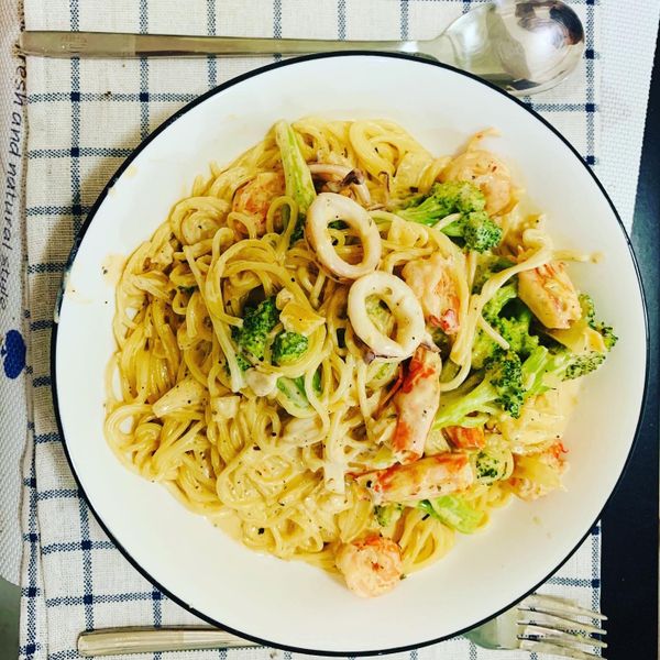 蒜香白醬鮮蝦義大利麵 : Ying Hsiang一起做