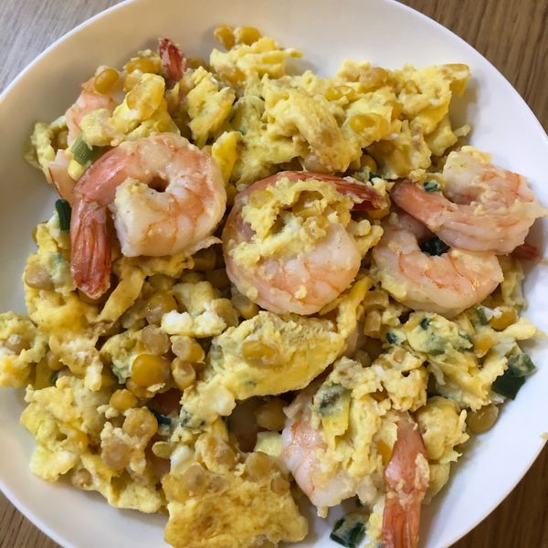 鮮奶滑蛋炒蝦仁
家常菜🌸10分鐘上桌：金狗毛 一起做