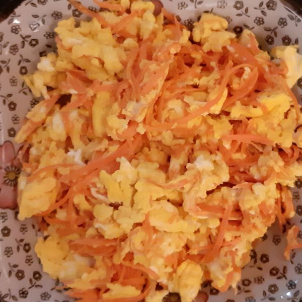 FiFi's Kitchen - 紅蘿蔔絲炒蛋：林太太 一起做