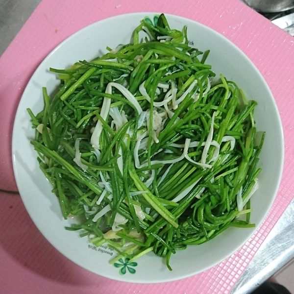 水蓮炒金針菇～全素：蔡慧雯 一起做
