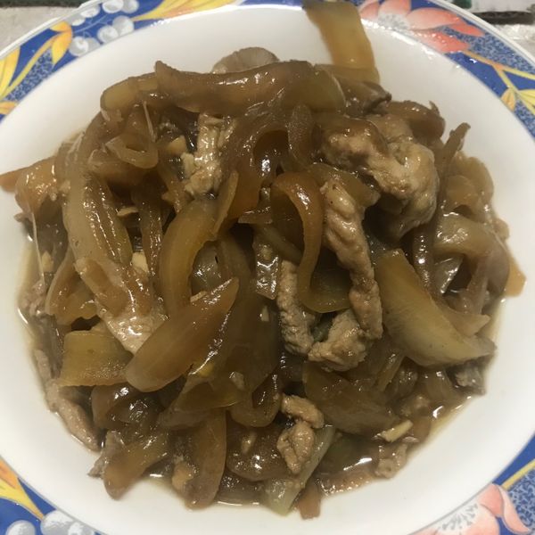洋蔥炒豬肉絲 : 薇儿一起做