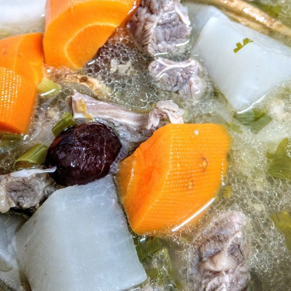 白蘿蔔清燉牛肉湯[38度金門高粱酒] : 趙子怡一起做