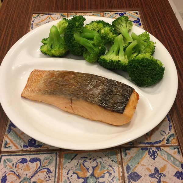 海鹽烤鮭魚💥家常菜
氣炸鍋15分鐘搞定：Anna Chen 一起做