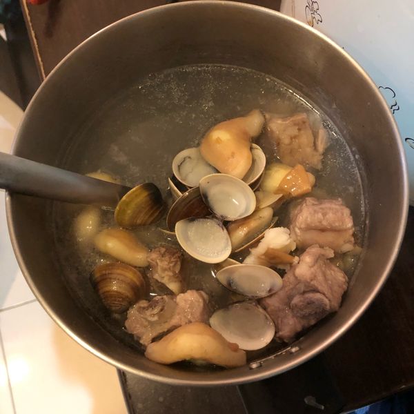蒜頭蛤蜊。排骨湯：小馬克 一起做