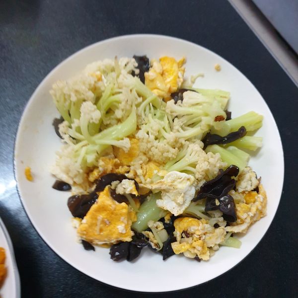 花椰菜木耳炒蛋~簡單快速健康料理 : 臭臭豬一起做