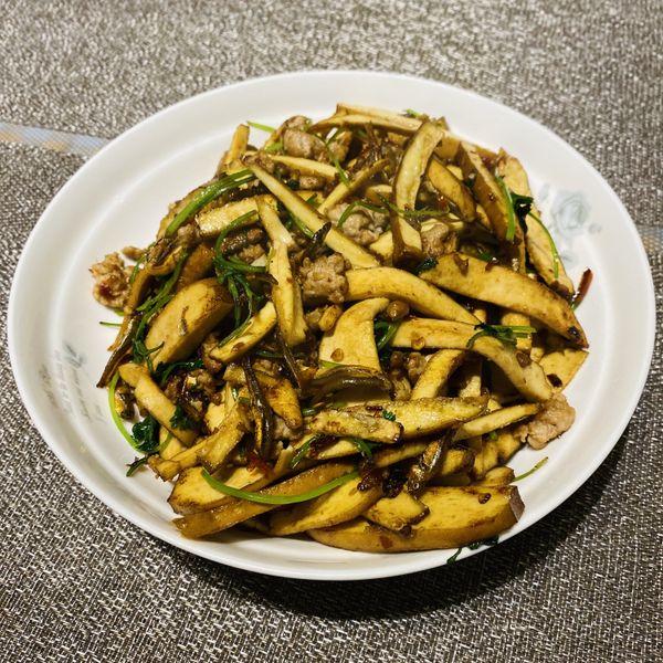 XO干貝醬香菜煸炒豆干 肉絲炒豆干：Viki 一起做