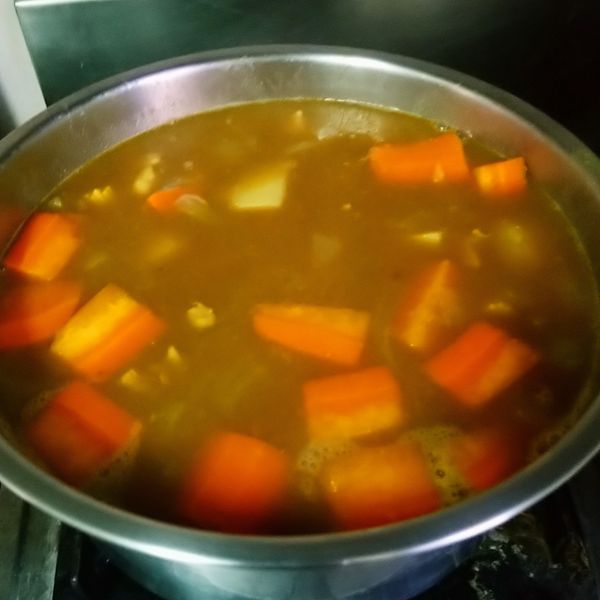 咖喱雞肉飯：佩孜 一起做