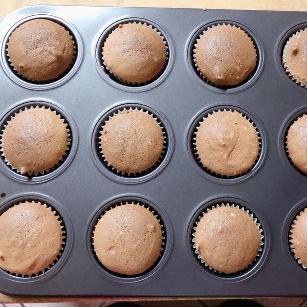 撞牆n次的戚風杯子蛋糕（附失敗案例分析）：雯 一起做