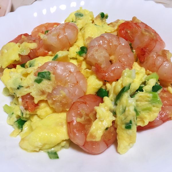 鮮奶滑蛋炒蝦仁
家常菜🌸10分鐘上桌：Rainie Chen 一起做