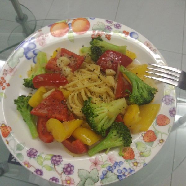 【大肚皮Jason主廚‧真男人廚房】清炒鴨柳橄欖義大利麵 : 阿華一起做