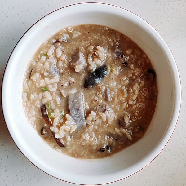 芋頭香菇鹹粥 : 佩小芸一起做