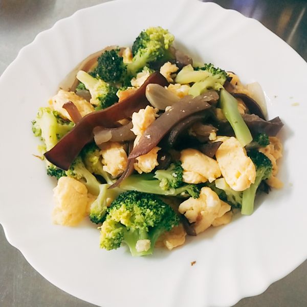 花椰菜木耳炒蛋~簡單快速健康料理 : Yu-chen Ye一起做