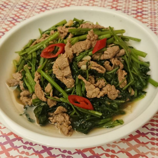 沙茶牛肉炒空心菜 : Su Ching一起做