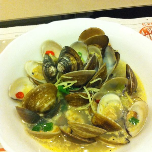 酒蒸蛤蠣：Minn Jung 一起做