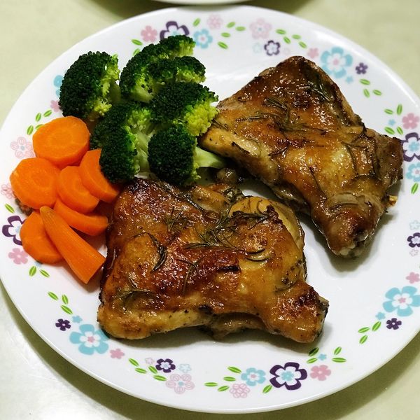 迷迭香義式烤雞腿排：shirley 一起做