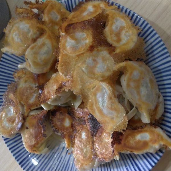 皮超脆日式煎餃(使用冷凍水餃)：鄭又寧 一起做