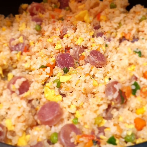 蕃茄臘腸炒飯：Mimi Chen 一起做