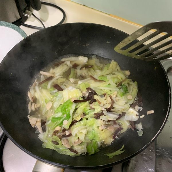 [水炒式]高麗菜炒香菇：Emily 一起做