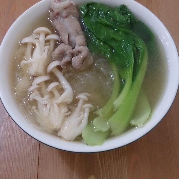 肉桂打噴嚏｜和風味噌雞肉菇菇湯：鍾君君 一起做