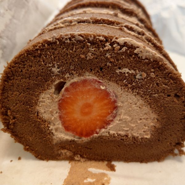 🍓濃郁可可草莓蛋糕捲(影音食譜)：Cheng Joanne 一起做