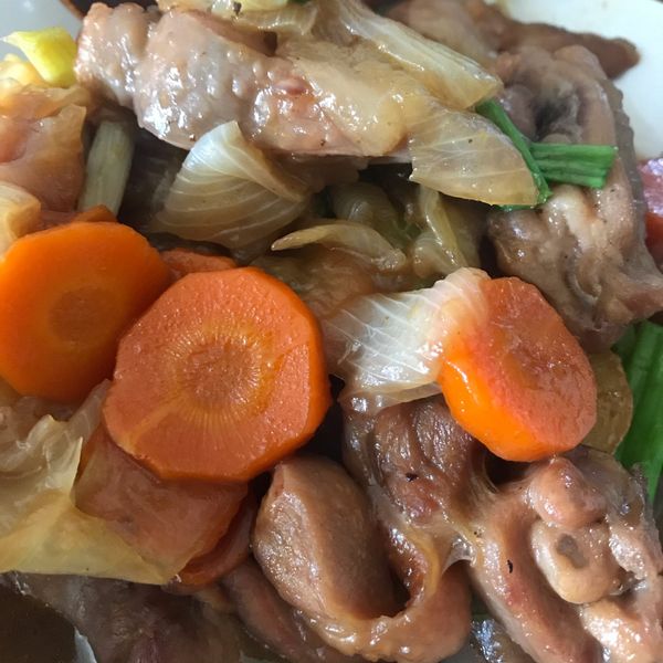 洋蔥燒雞肉：Qevelyn Wang 一起做