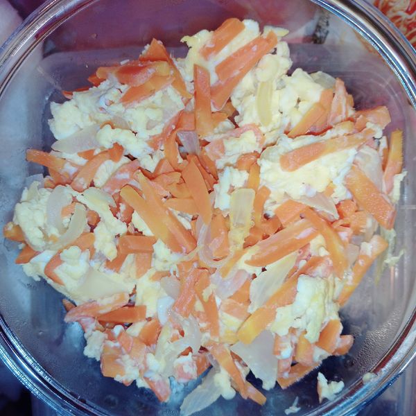 蘿蔔洋蔥炒蛋 : Ivy Chan一起做