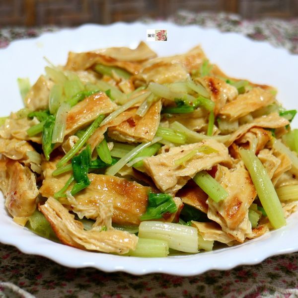 芹菜炒豆皮:陸蓮兒 一起做
