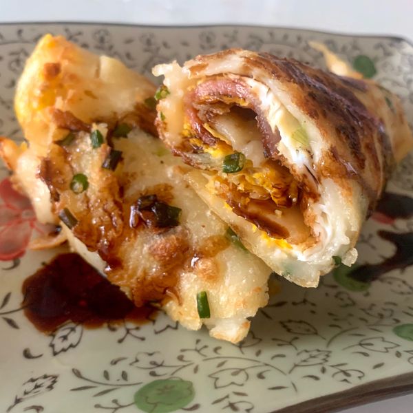 【中式早餐】自製麵糊火腿蛋餅：小寶莉雅 一起做