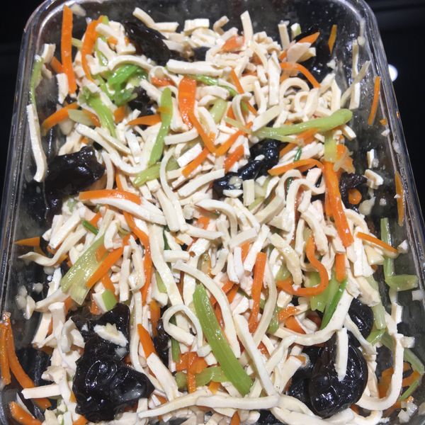 涼拌干絲 : 吳荷莉一起做