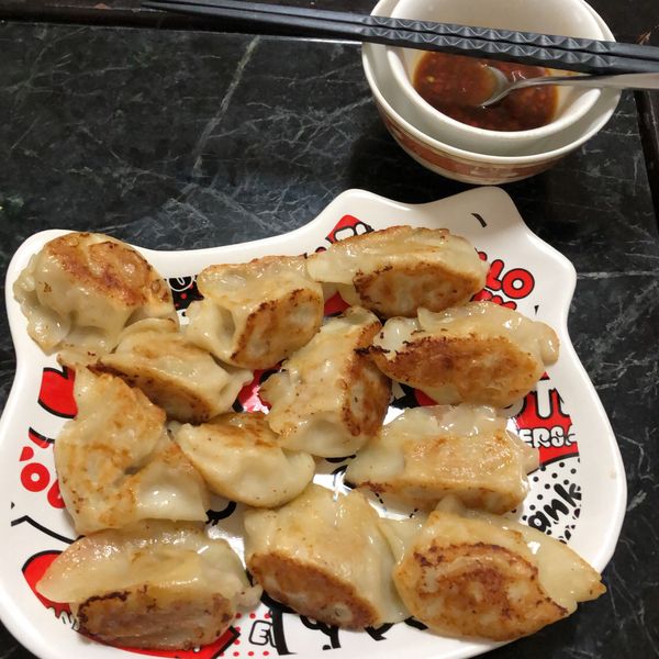 皮超脆日式煎餃(使用冷凍水餃)：囍貝貝 一起做