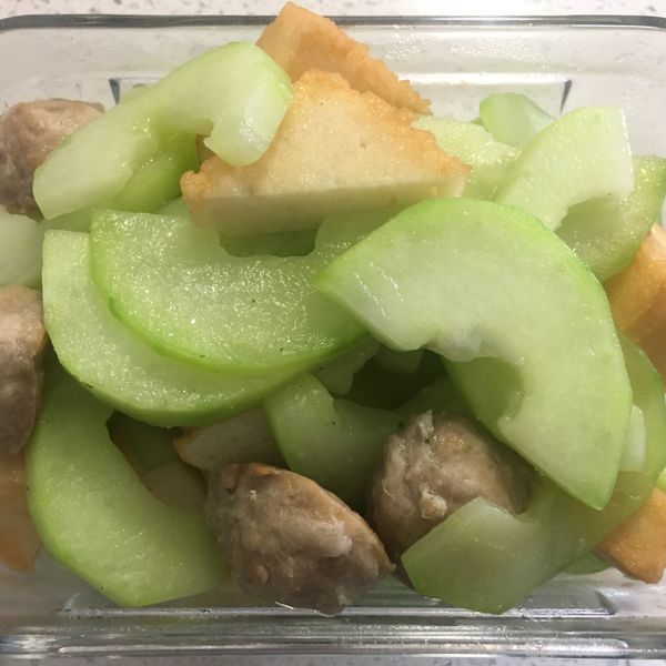 Olivia♥貢丸燴大黃瓜（簡單家常菜）：羅小胖 一起做