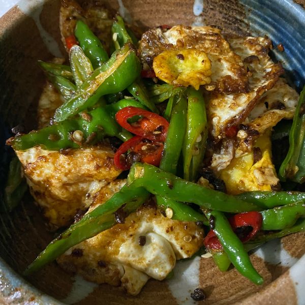 糯米椒炒蛋（催淚蛋）：Sara Su Su 一起做