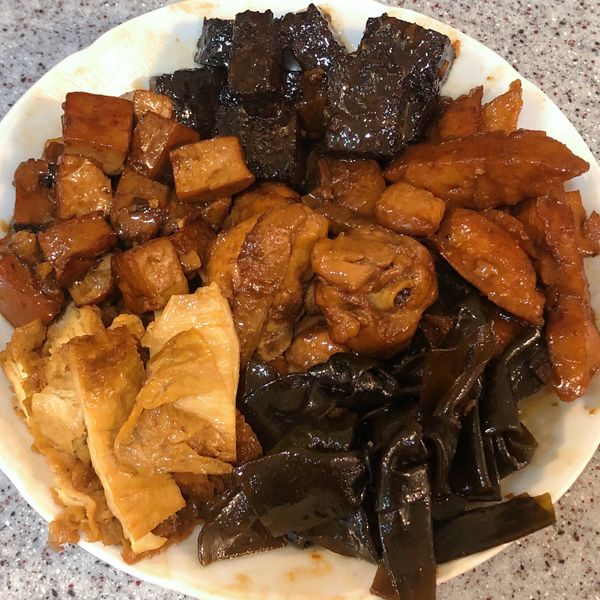 羊小窩廚房-簡易東山鴨頭滷味：Irene Chung 一起做