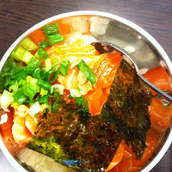 芳雄鮮饌-生魚片蓋飯 : 揚小小一起做