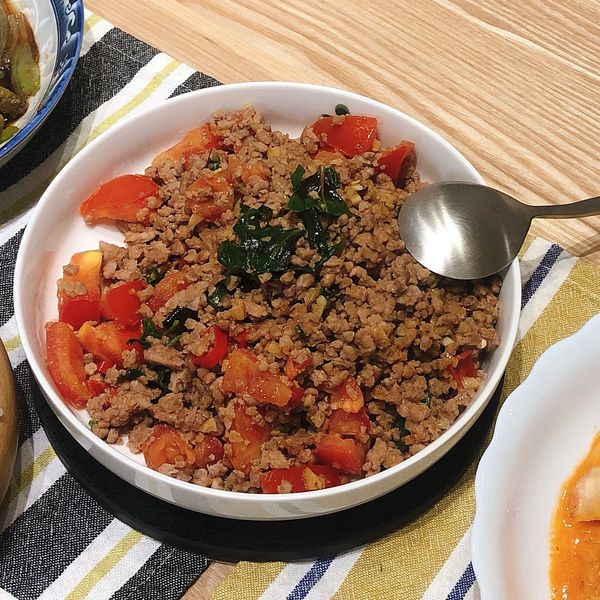 扒完三碗飯! 泰式打拋豬 食譜 : Pei Fen Jiang一起做
