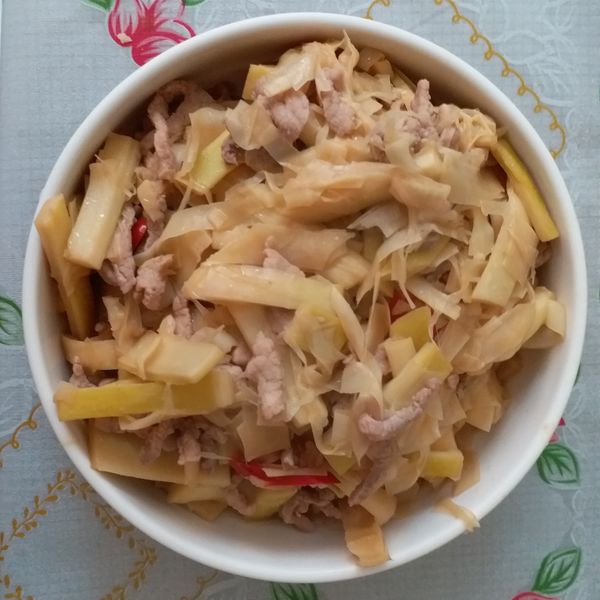 桂竹筍炒肉絲 : 雁子一起做