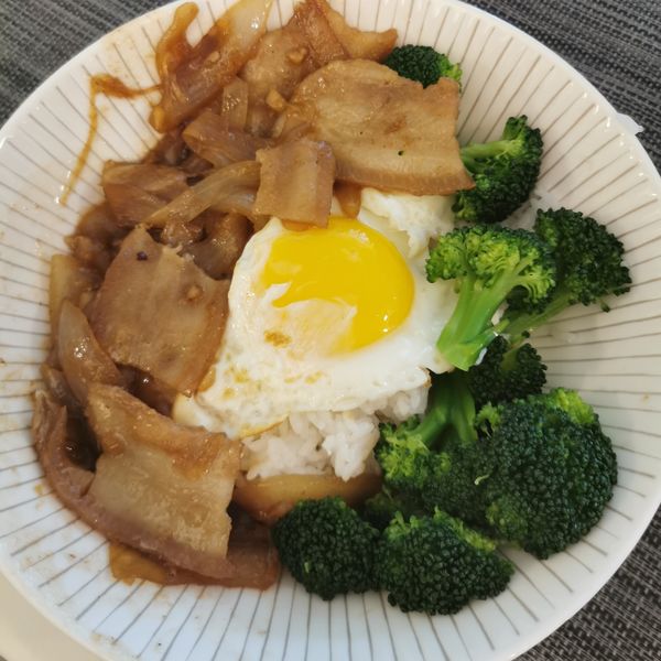 【影片】快速一人料理！味噌豬肉蓋飯 : jo一起做