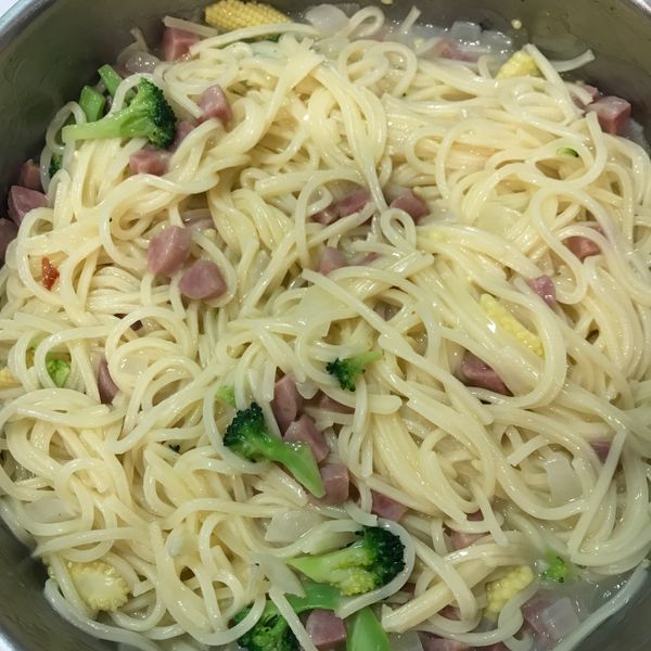 奶油培根義大利麵 : 薰衣草姊姊一起做