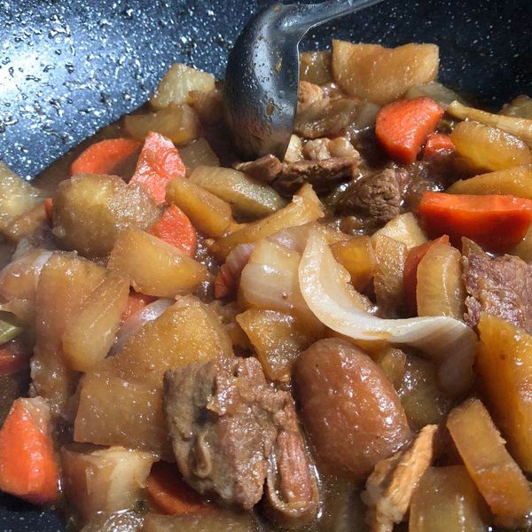 紅蘿蔔馬鈴薯燉肉 : Valaria一起做