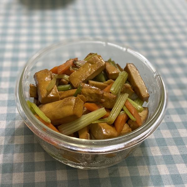 蠔油芹菜炒豆干 : 吳欣恬一起做