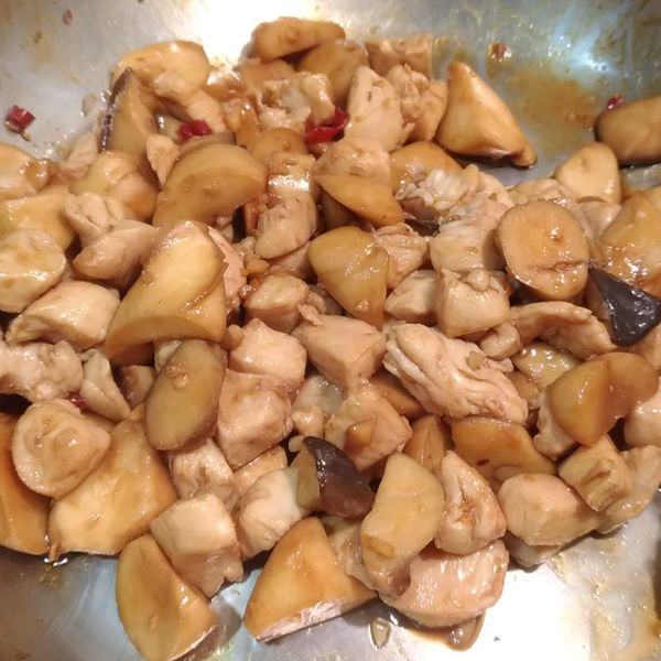 泰式打拋杏鮑雞丁:+0 一起做