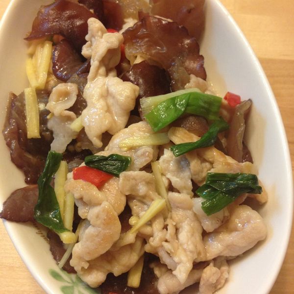 【厚生廚房】薑香肉片炒木耳 : 綺一起做