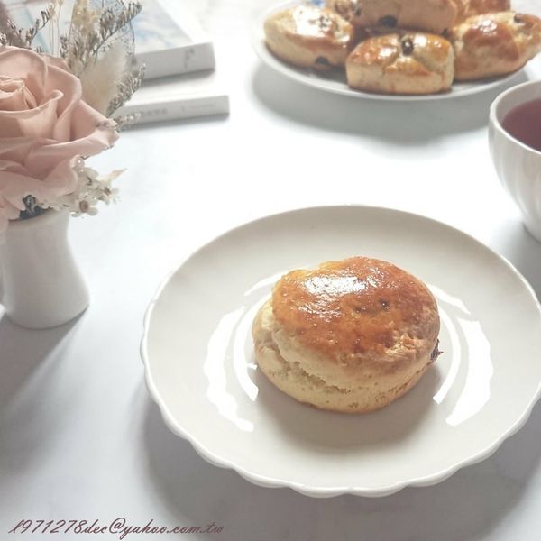 超簡單又美味鬆軟的司康（Video) : YI一起做