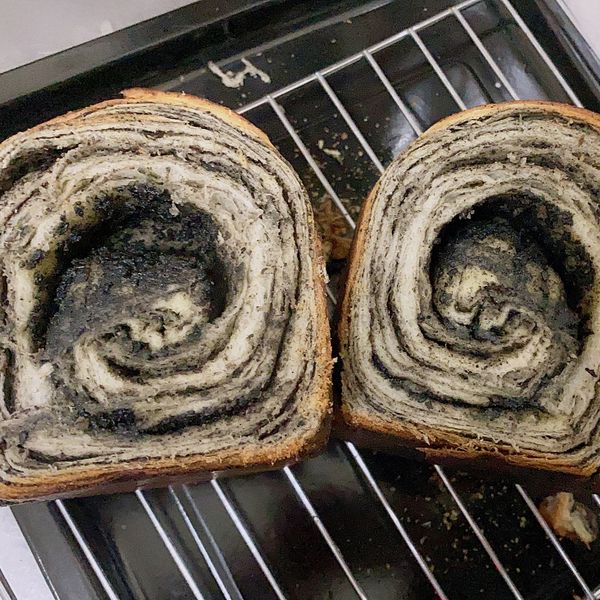 超爆餡～毛毛蟲芝麻鮮奶吐司 : Yu Chi Fang一起做