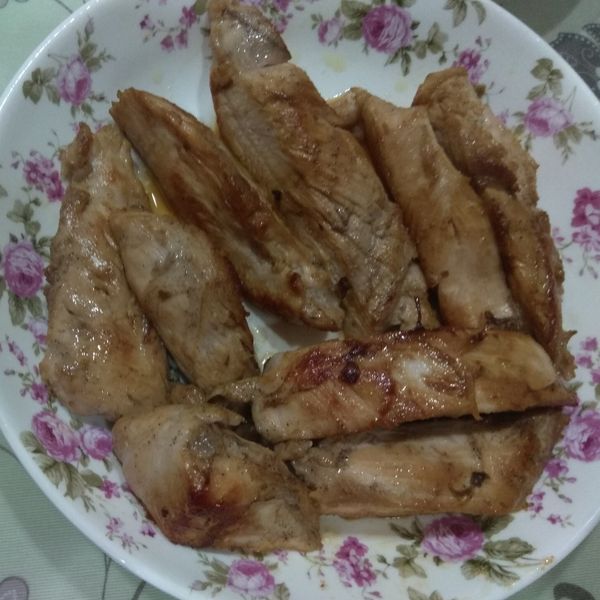 【家常菜】黑胡椒醬燒雞胸肉(10分鐘上菜 : 仔仔一起做