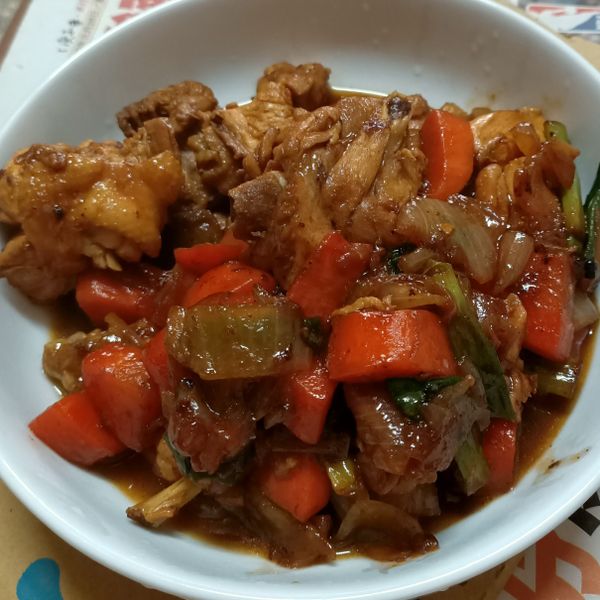 洋蔥燒雞肉：Milu Chen 一起做