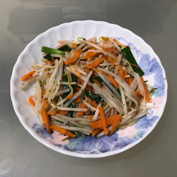 紅蘿蔔炒豆芽菜：sunny 一起做