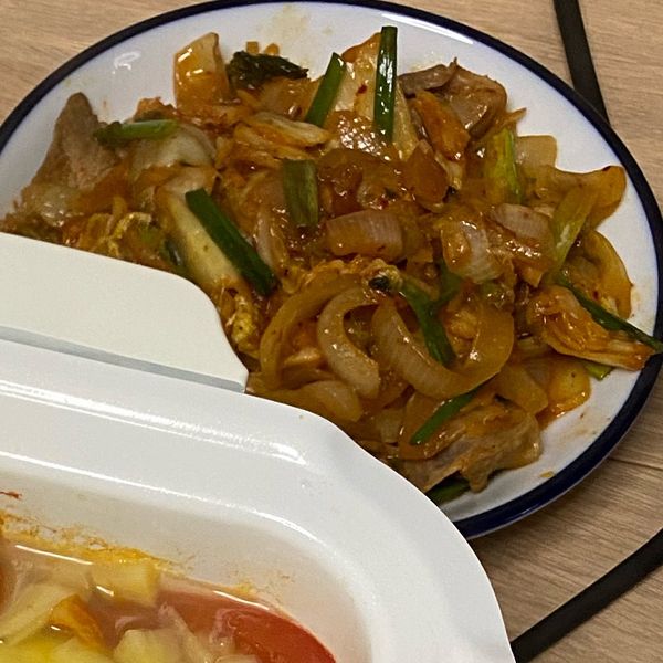 泡菜炒豬肉_10分鐘零廚藝【穀盛壽喜燒】：Ivy Kam 一起做