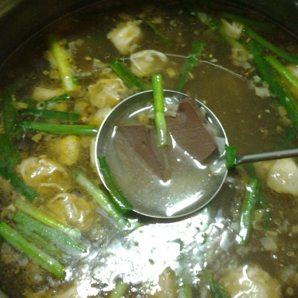 大腸沙茶豬血湯 : Emily 一起做