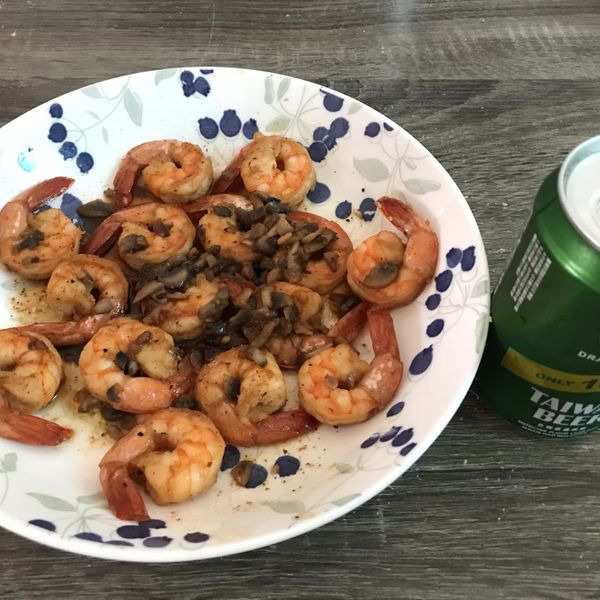 啤酒（米酒）奶油蝦：朋友家的胡搞瞎搞烹飪時光😋 一起做